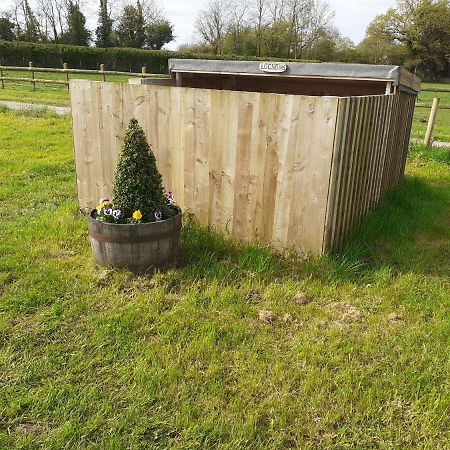 Glamping At The Retreat Wiltshire Is Rural Bliss Villa Chippenham  Bagian luar foto