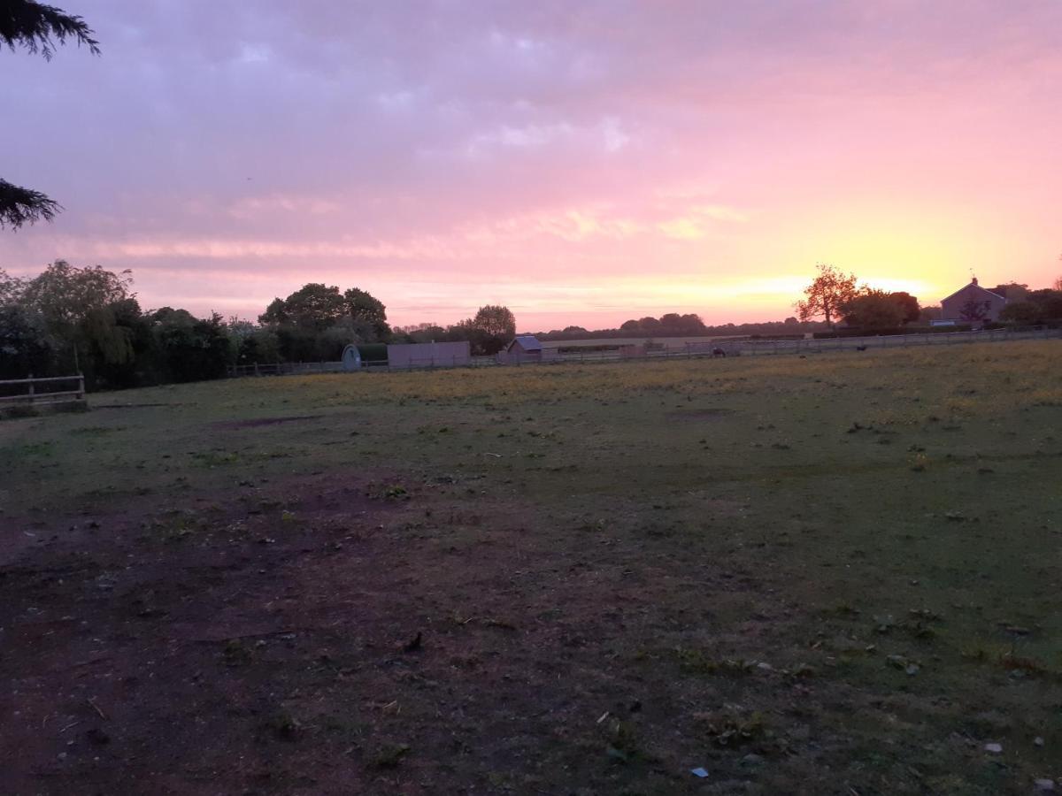 Glamping At The Retreat Wiltshire Is Rural Bliss Villa Chippenham  Bagian luar foto