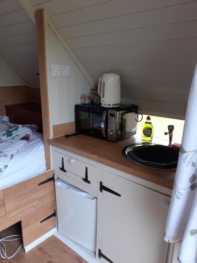 Glamping At The Retreat Wiltshire Is Rural Bliss Villa Chippenham  Bagian luar foto