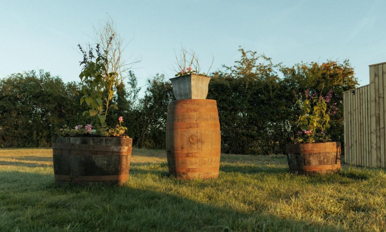 Glamping At The Retreat Wiltshire Is Rural Bliss Villa Chippenham  Bagian luar foto