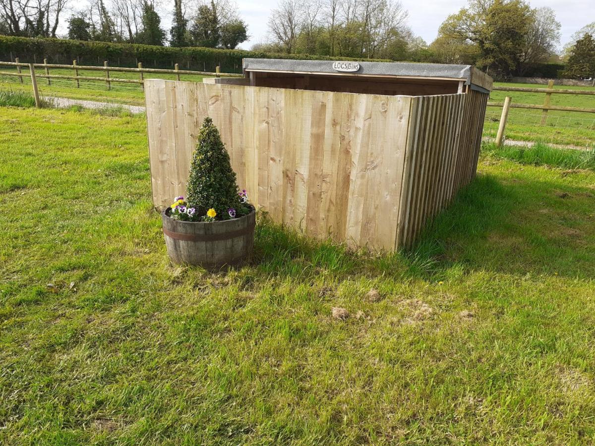 Glamping At The Retreat Wiltshire Is Rural Bliss Villa Chippenham  Bagian luar foto